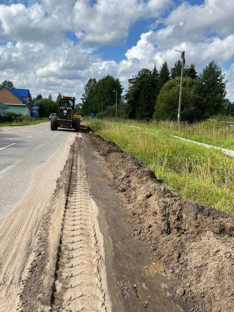 В селе Яренск завершены работы по очистке дорожного полотна от накопившегося песка