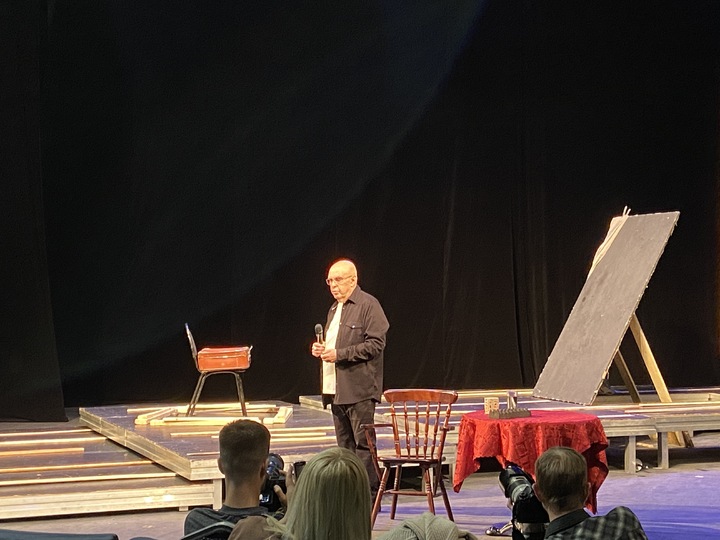 Mikhail Levitin addressing the Hermitage Theater troupe