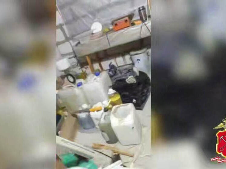 Два «бизнесмена» оборудовали крупный наркоцех в арендованном доме в Ленобласти