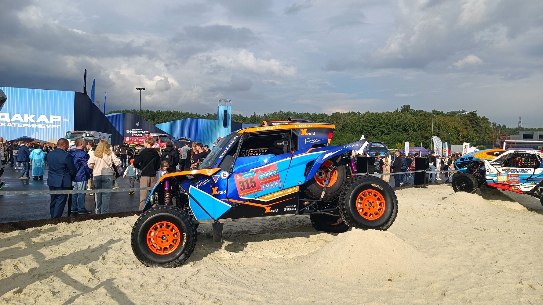 В Екатеринбурге показали десятки машин, участвовавших в ралли «Дакар»