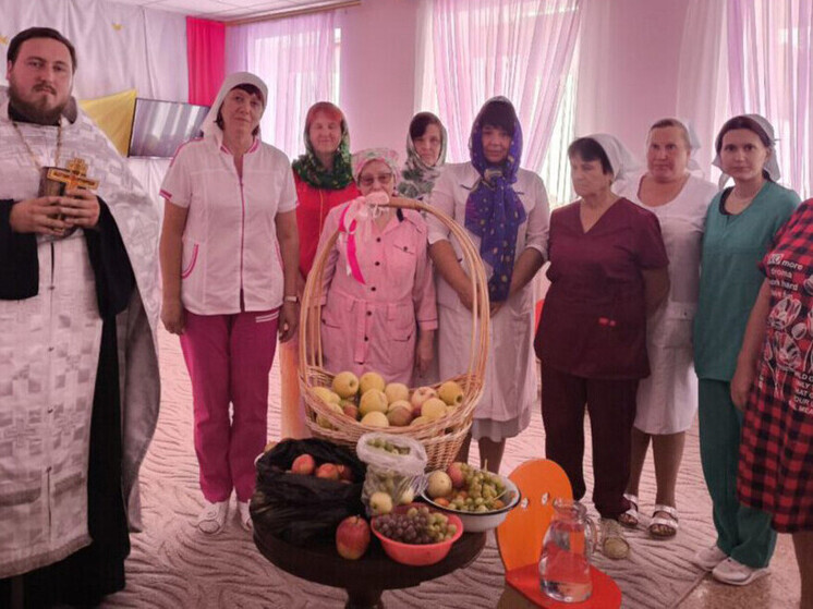 В праздник Преображения Господня священники в Донецке навестили детей и бойцов