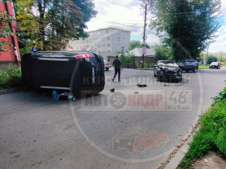 В Курске два автомобиля попали в ДТП на Сторожевой