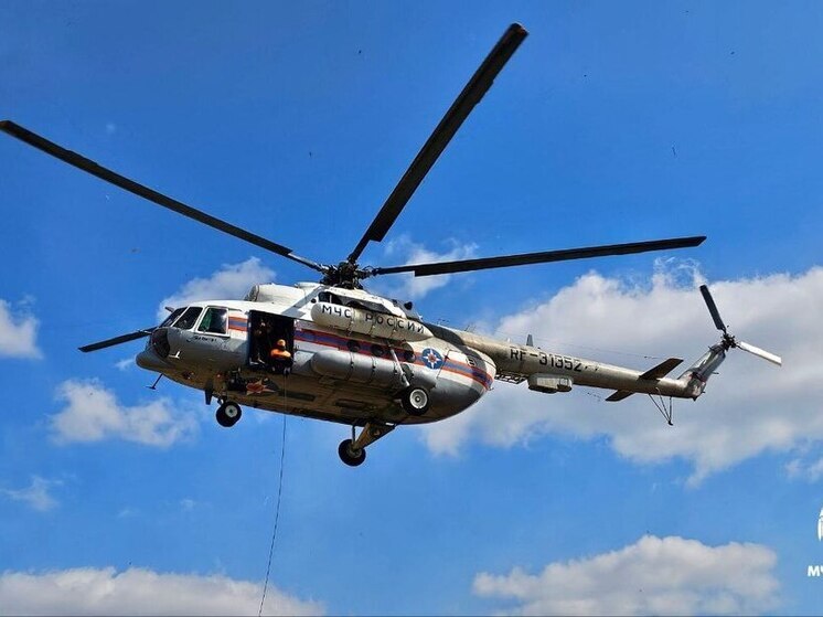 После крушения лодки на Амуре спасатели ищут пропавшего мужчину