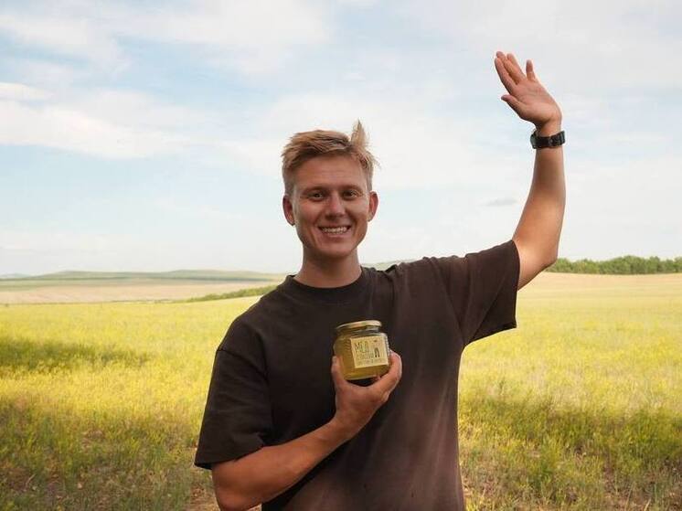 14 августа, в Медовый спас, в праздник первого меда, Иван Краснопеев, открывший в Бурятии «Илюхину ферму», на рынке «Каскад» в Улан-Удэ реализовывал первую продукцию — мед, полученный на кочевой пасеке в Мухоршибирском районе. 