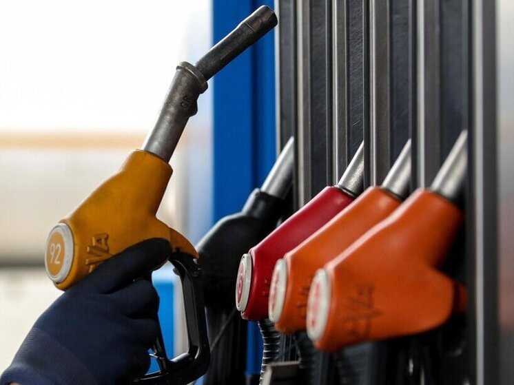 Перебои с топливом в Приморье объяснили наплывом туристов