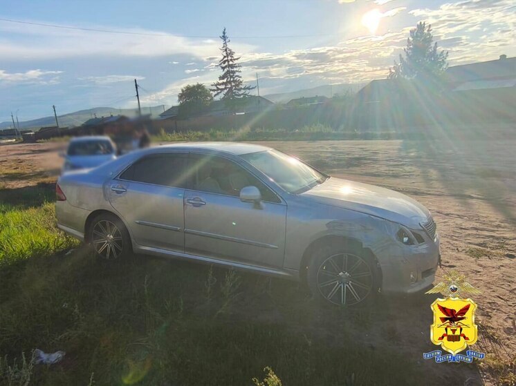 Двое молодых людей угнали Toyota Crown, чтобы уехать домой из кафе в Забайкалье