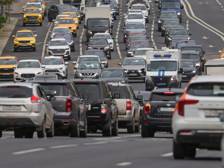 В Госдуме подготовили законопроект о допуске мотоциклов и мопедов на «выделенку»