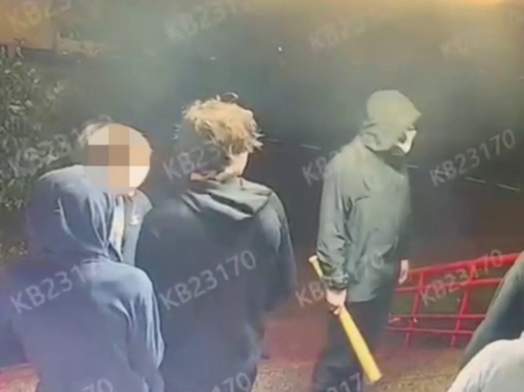 Тверские полицейские задержали мужчину, напавшего на подростков с битой