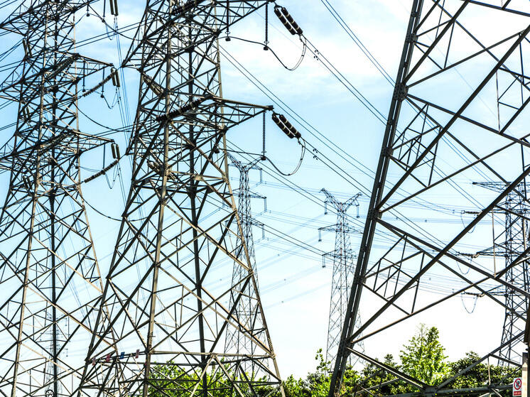 Электроснабжение восстановлено в округе ЛНР после масштабного пожара