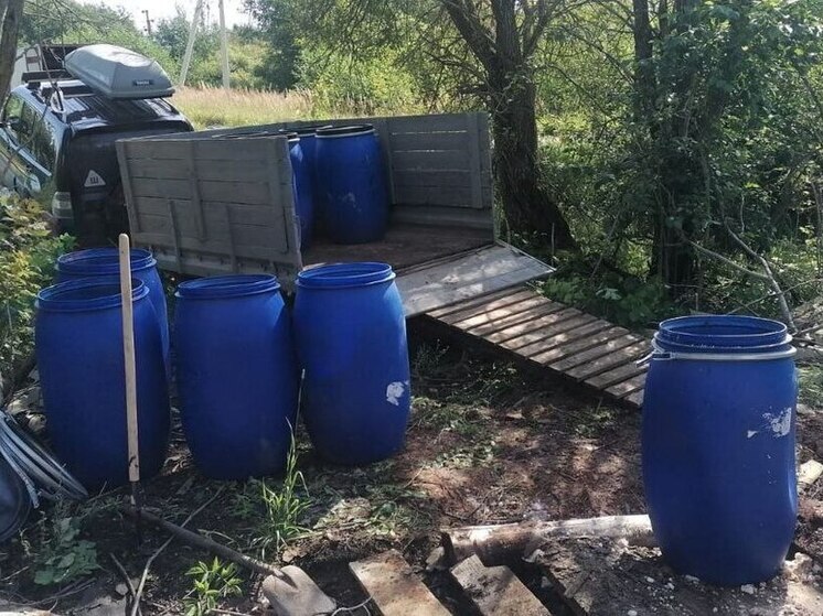 Опасные вещества оказались под открытым небом в Локнянском районе