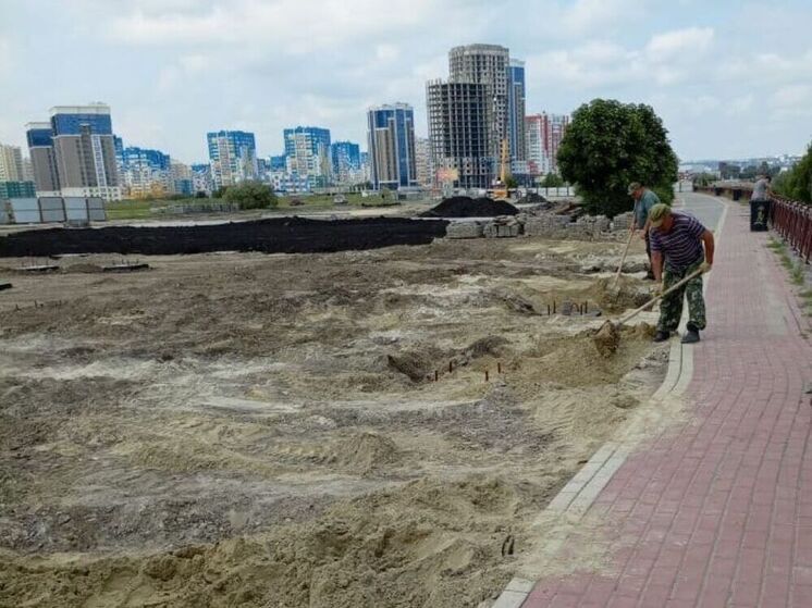 В Спутнике полным ходом идут работы по благоустройству набережной