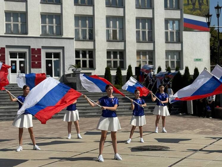 Более 500 триколоров будут развиваться над Железноводском в День флага