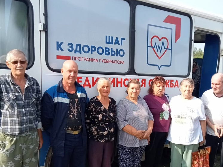 Жители отдаленных деревень Сокольского округа проходят диспансеризацию в мобильном ФАПе