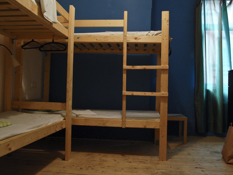 В Великобритании массово закрывают отели для мигрантов из-за протестов местных жителей