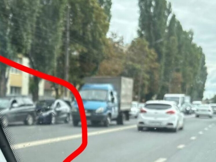 В Курске две легковушки попали в ДТП