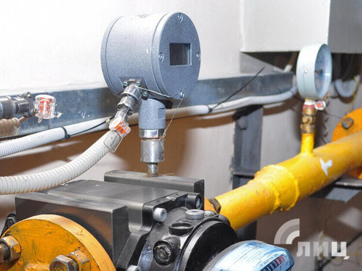 Сотрудники Единой Управляющей компании приступили к замене отопительных труб в жилом фонде Луганска