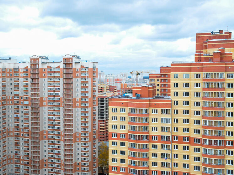 За последние 12 месяцев стартовали продажи в 12 столичных новостройках со стилобатом