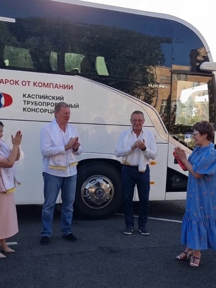 У «Тюльпанчика» и центра молодежи Калмыкии появились новые автобусы
