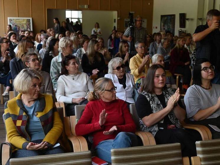 Губернатор Ленобласти выступил против присоединения библиотек к дискотекам