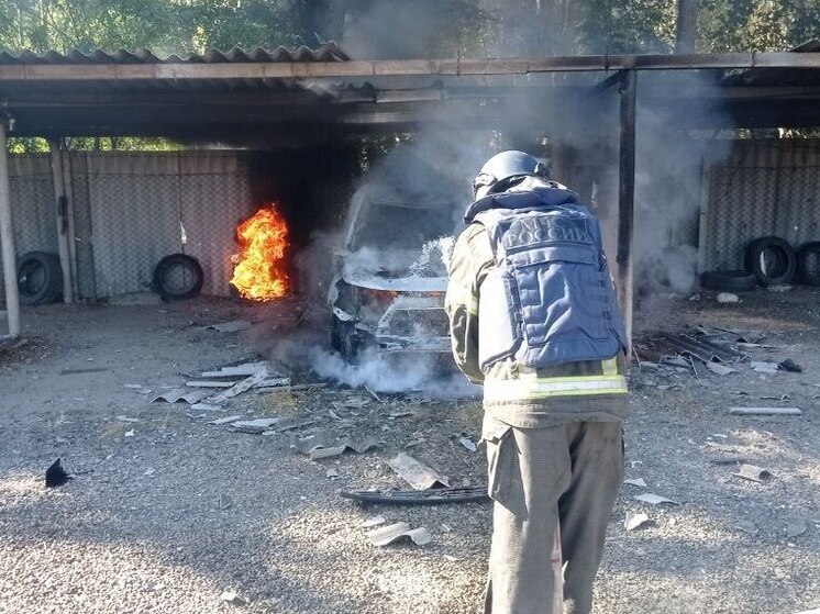 В Новой Каховке в результате обстрела сгорел автомобиль