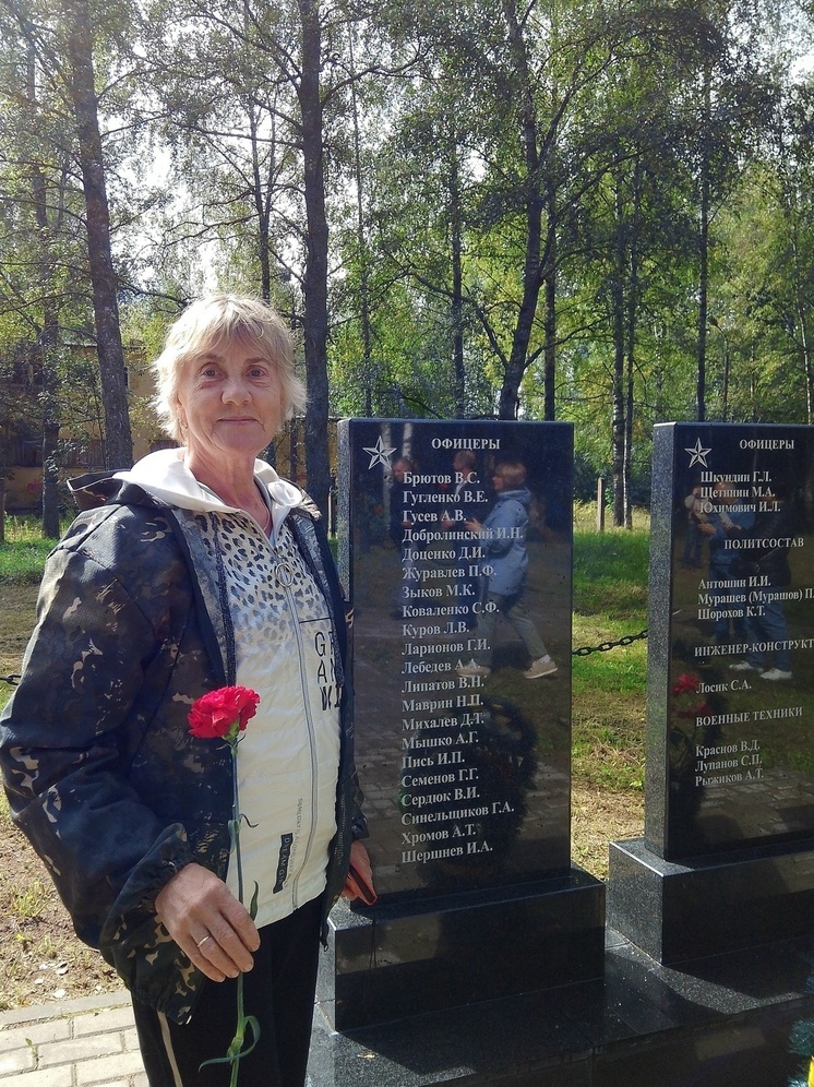 В Тверской области побывала родственница военного летчика, похороненного в Андреаполе