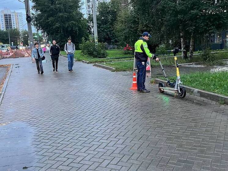 В Екатеринбурге электросамокатчик сбил малолетнего ребенка