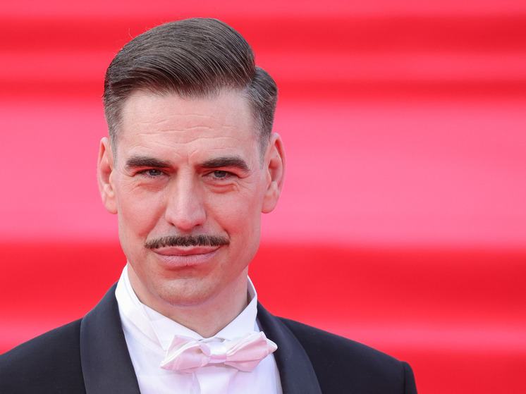 El proceso de ejecución contra el actor Dyuzhev se suspende por falta de bienes.