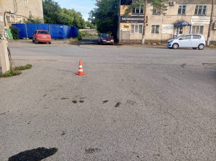 В Омской области две девочки на самокате попали под колёса авто