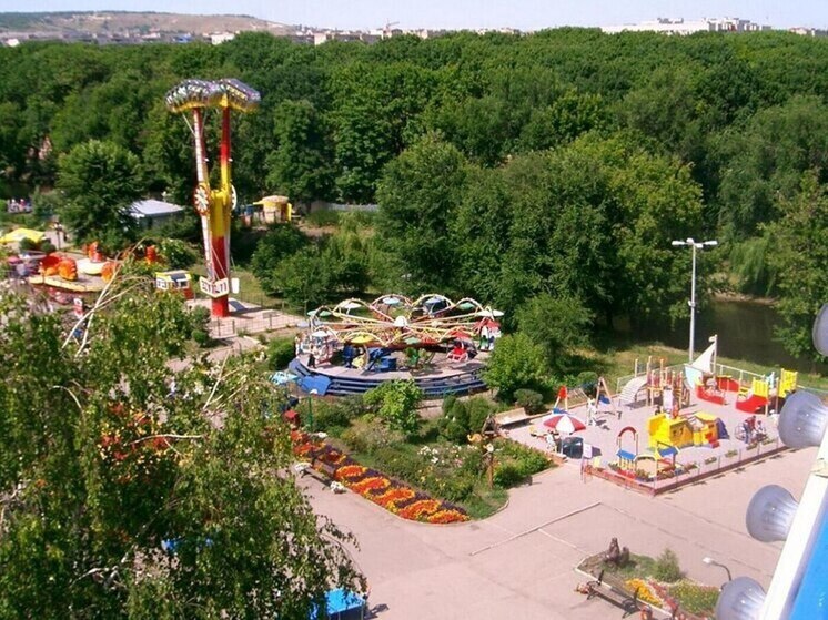 В Саратове начали сносить колесо обозрения