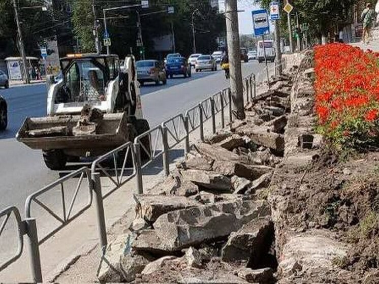 В Саратове начали восстанавливать подпорную стену на Чернышевского