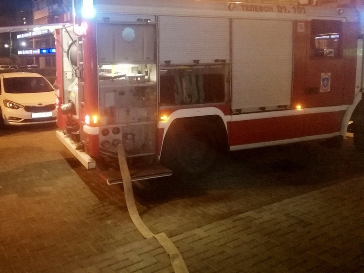 На станции Райновская под Воронежем после падения БПЛА возник пожар