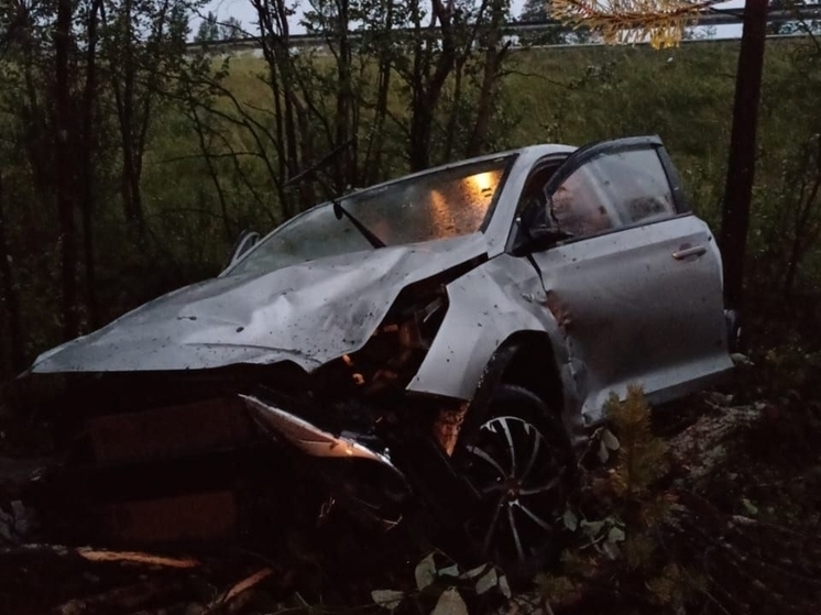 Водитель и пассажир получили травмы в ДТП на Кольской трассе