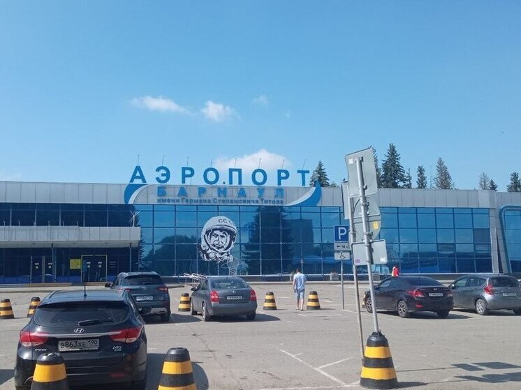 В аэропорту Барнаула больше чем на сутки задерживается авиарейс в Екатеринбург