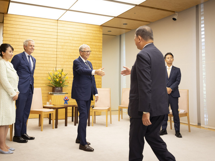 СМИ: Билл Гейтс предложил заменить смартфоны электронными татуировками