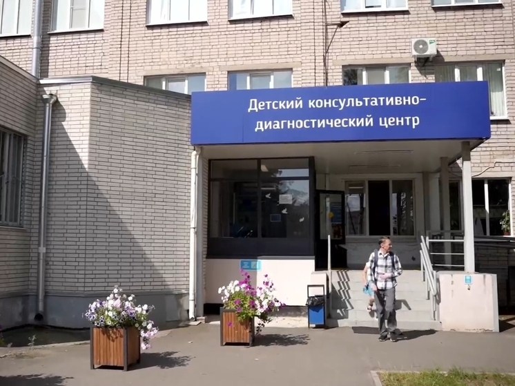 Дронов рассказал о работе современного кабинета охраны зрения в Великом Новгороде