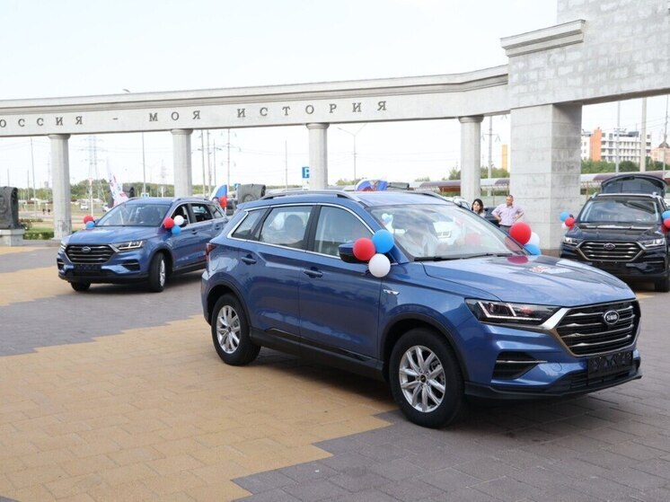 В Ставрополе ветеранам СВО с инвалидностью вручили специализированные машины