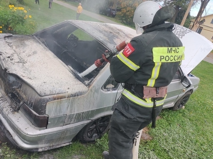 В Орловской области вспыхнул автомобиль