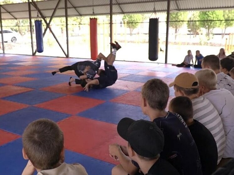 Дагестанские чемпионы провели мастер-класс для детей из Запорожской области