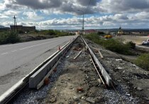 В Никеле, на проспекте Гвардейском, между улицей Пионерской и проездом Полярный, продолжается строительство нового тротуара