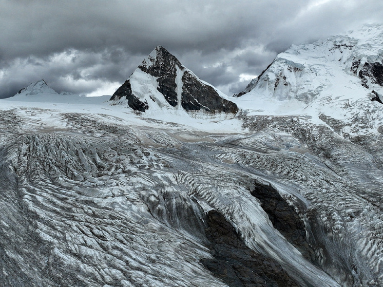 Эксперты не верят, что российскую альпинистку на Пике Победы найдут живой