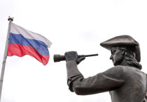 Бело-сине-красный триколор — один из самых узнаваемых государственных символов в мире. Но за его, казалось бы, простой и яркой палитрой скрывается глубокая история и множество трактовок, которые складывались веками. Официального закона, закрепляющего единственно верное значение каждого цвета, не существует, и в этом заключается его особое богатство — он говорит с нами на языке традиций и символов.
