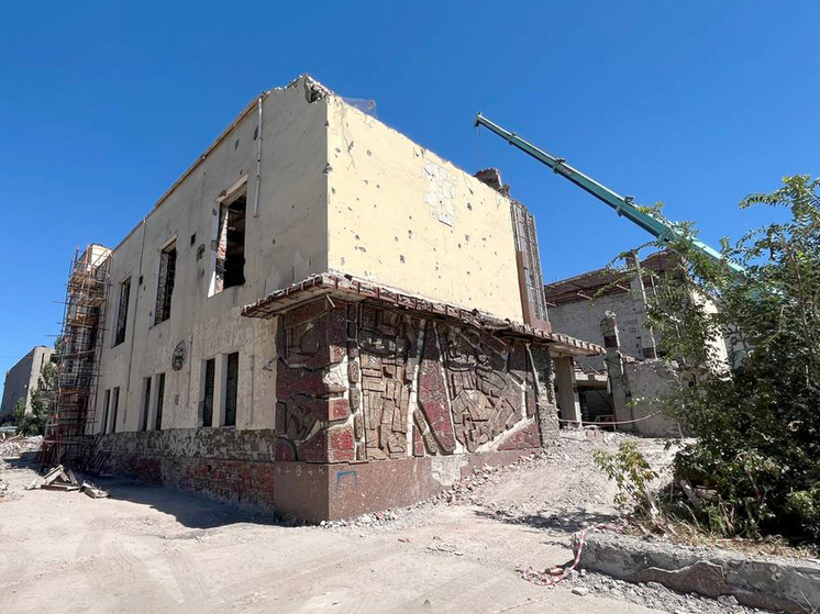 В мариупольском дворце культуры «Искра» завершаются демонтажные работы