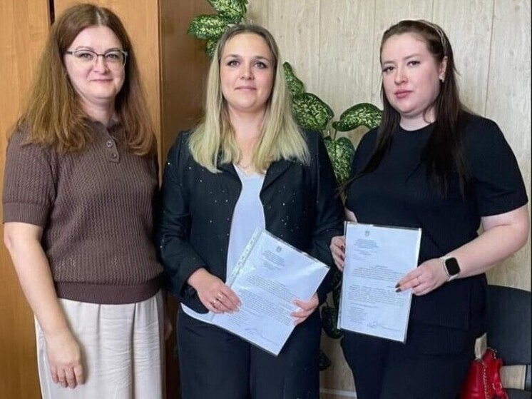 В Орловской области троим сиротам вручили жилищные сертификаты