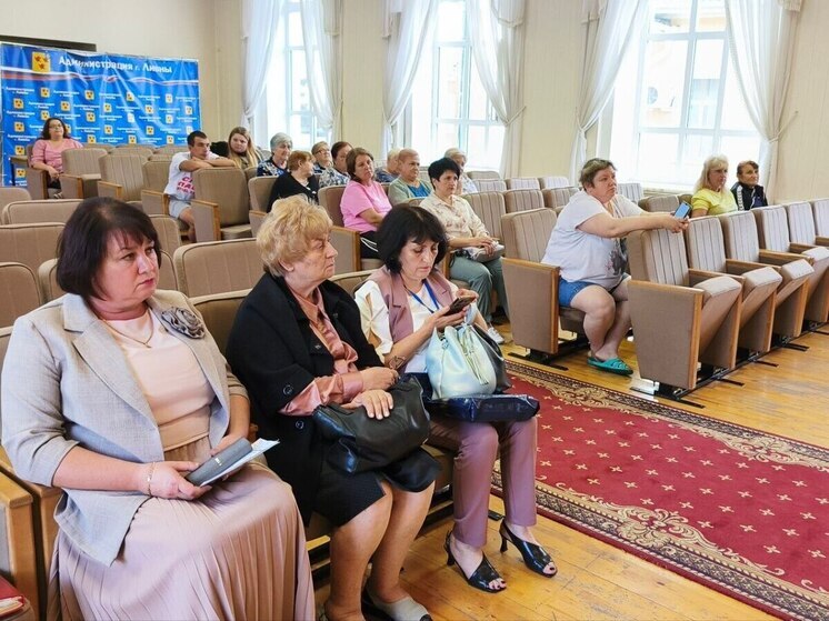 Встречу с жителями ПВР провели в администрации Ливен Орловской области