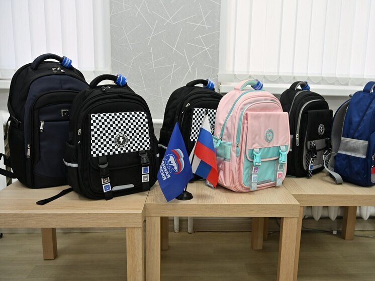 Шесть юных великолучан получили школьные принадлежности в рамках акции «Собери ребёнка в школу»