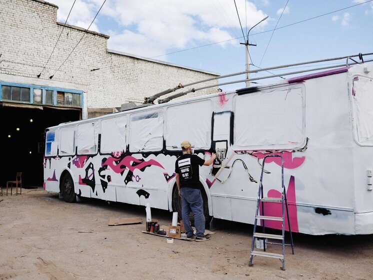 По Калуге поедет арт-троллейбус