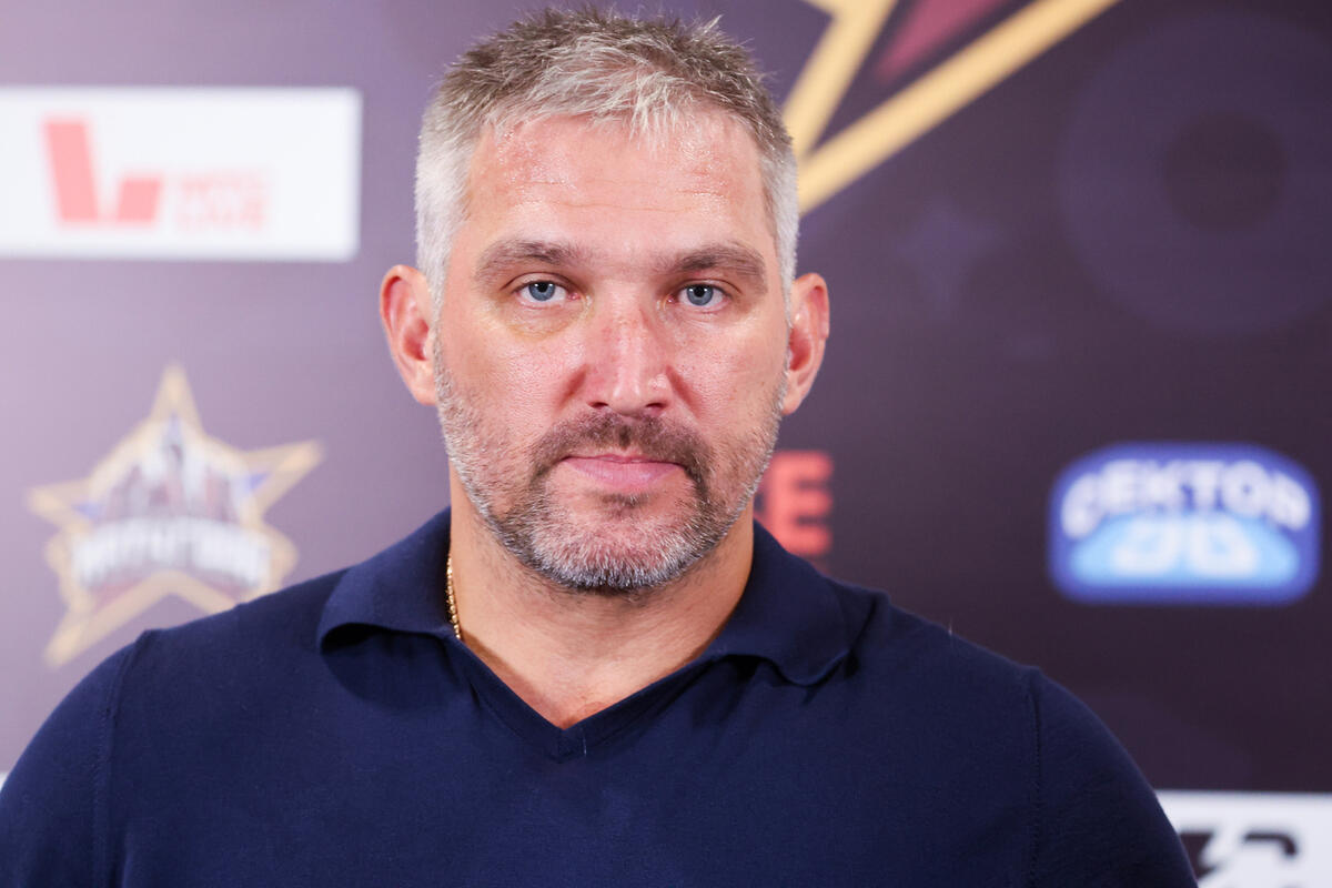 В США очень не хотят расставаться с российским форвардом