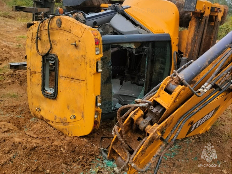 Трактор в кювете нашли спасатели в Барятинском районе