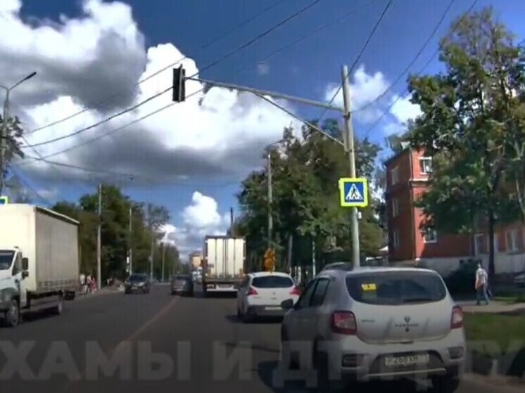 Наглый обгон "блатного номера" в Туле попал на камеру регистратора