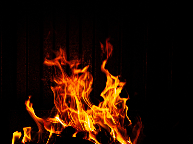 В Санкт-Петербурге загорелся прогулочный катер